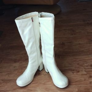 Like new!! White boots